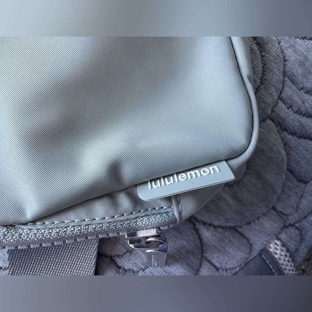EUCđź©¶Lululemon Everywhere Belt Bag 1L Jade Gray - Picture 3 of 9